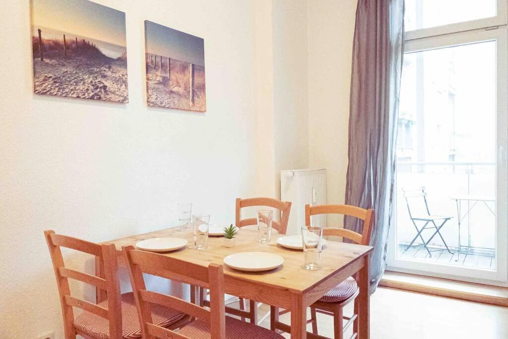 Altbauwohnung Direkt An Der Karli Mit Balkon - Netflix Inklusive Leipzig Extérieur photo