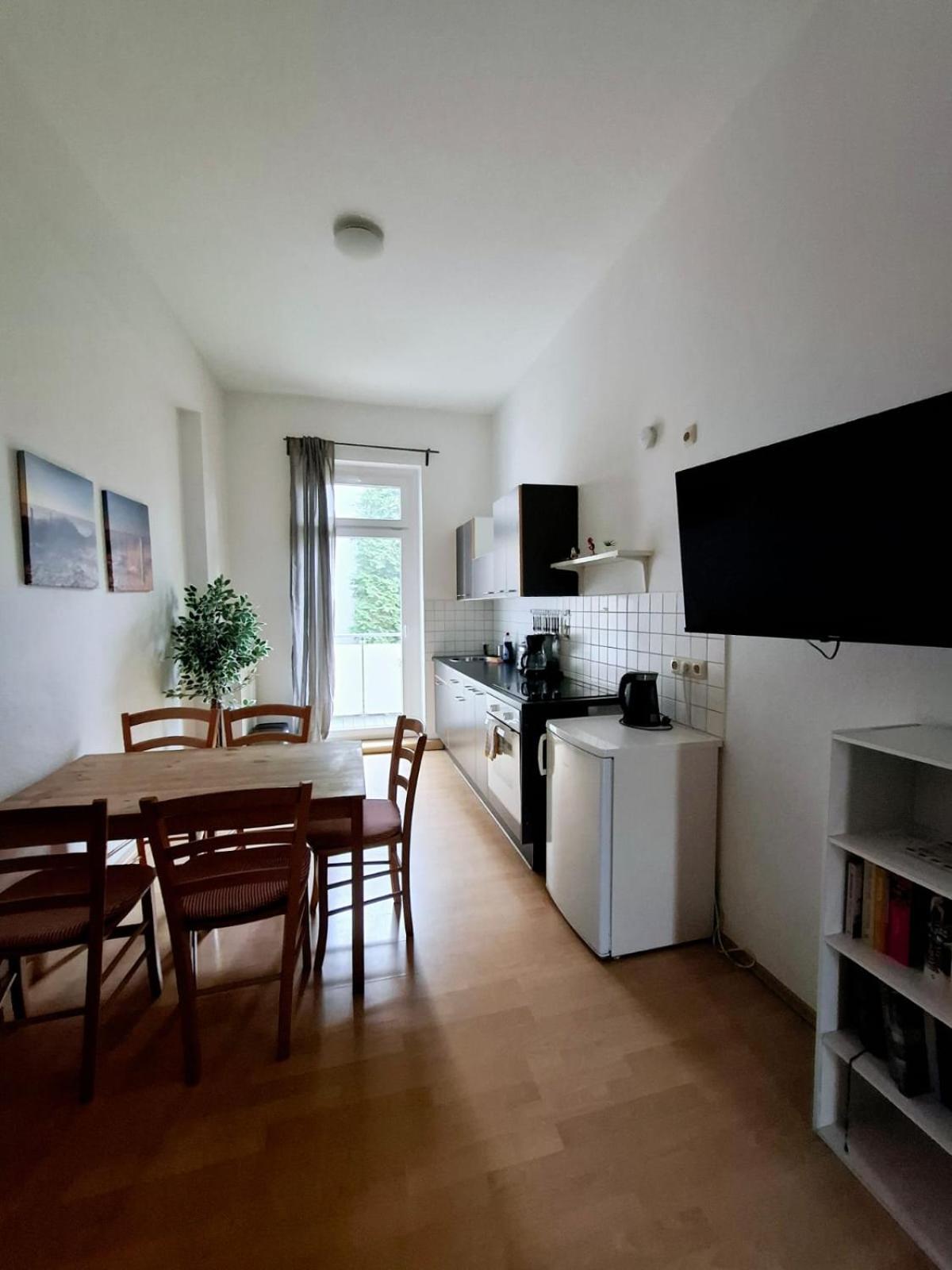 Altbauwohnung Direkt An Der Karli Mit Balkon - Netflix Inklusive Leipzig Extérieur photo