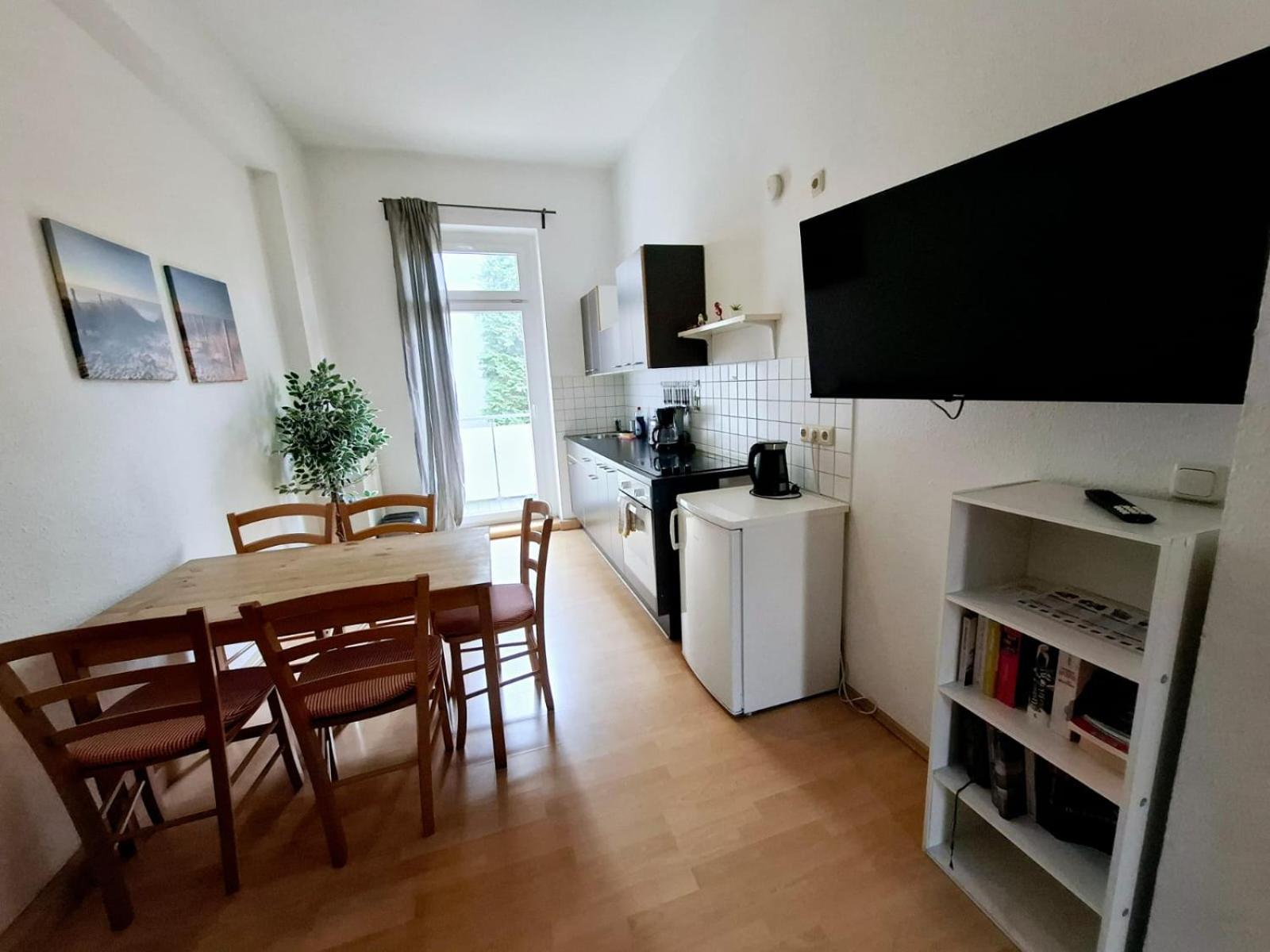 Altbauwohnung Direkt An Der Karli Mit Balkon - Netflix Inklusive Leipzig Extérieur photo